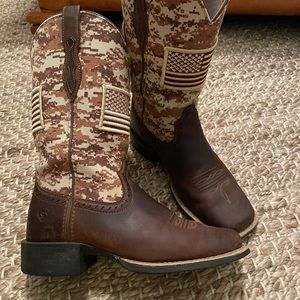 Ariat Women’s Round Up Patriot Western Boot; size 6.5